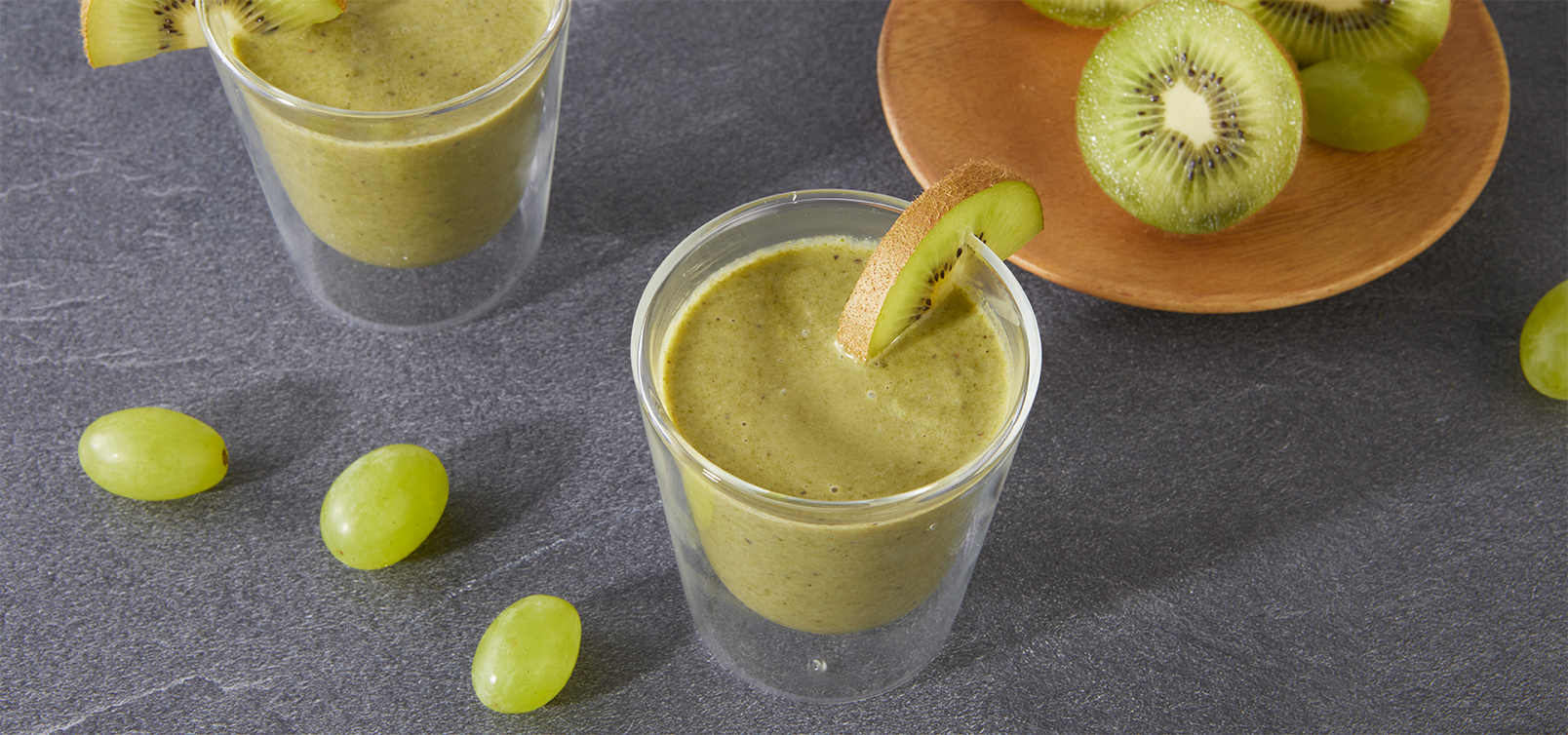 Smoothie met spinazie, druiven & kiwi